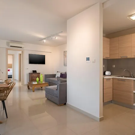 Trianon Luxury & Aparthotel 4*