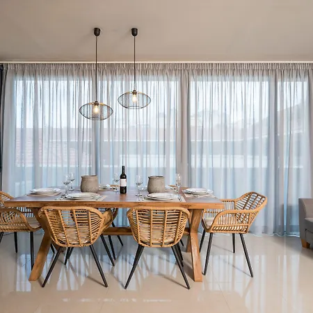 Trianon Luxury & 4*