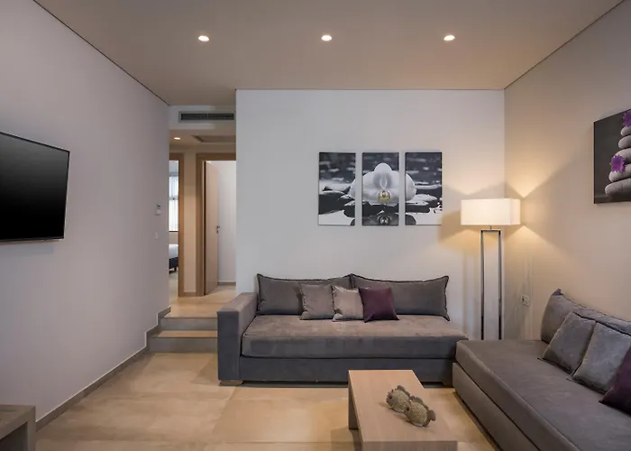 מלון דירות Trianon Luxury &