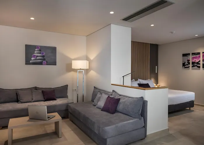 מלון דירות Trianon Luxury &