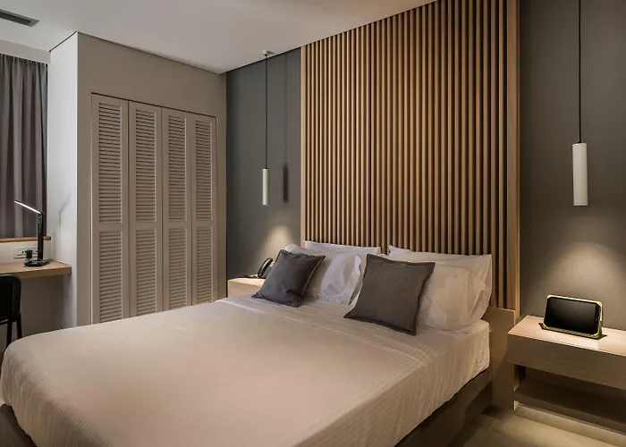 מלון דירות Trianon Luxury &