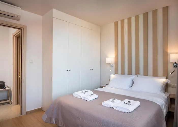 Trianon Luxury & מלון דירות חאניה