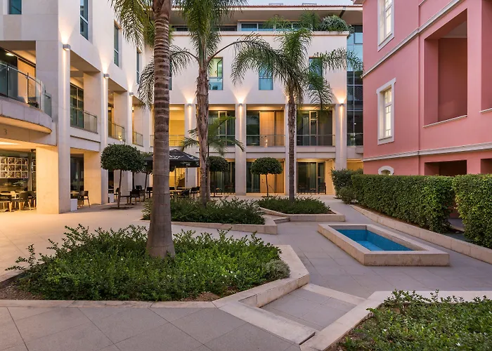 Trianon Luxury & מלון דירות 4*