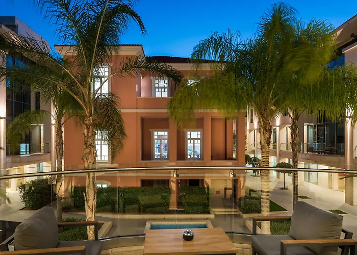 Trianon Luxury & 4* חאניה