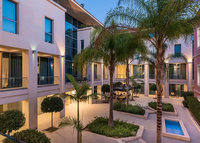 מלון דירות Trianon Luxury &