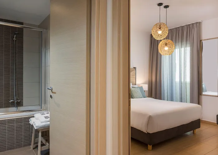 מלון דירות Trianon Luxury & חאניה