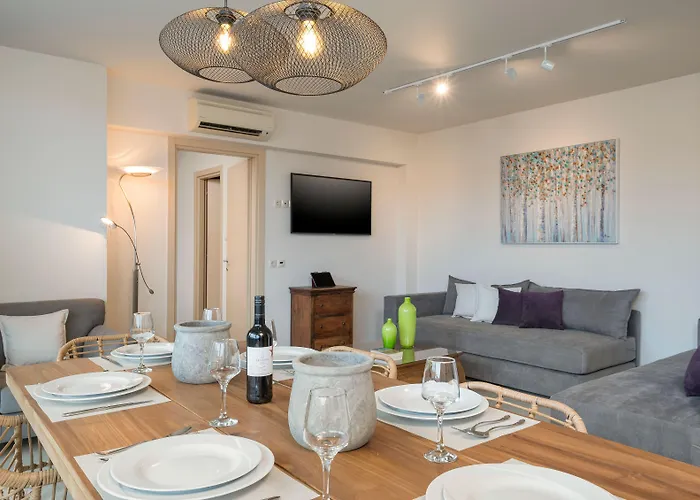 Trianon Luxury & חאניה