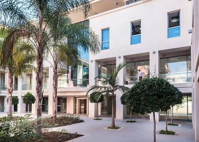 Trianon Luxury & חאניה