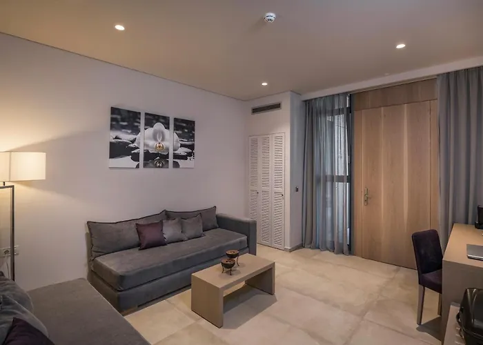 מלון דירות Trianon Luxury & 4*