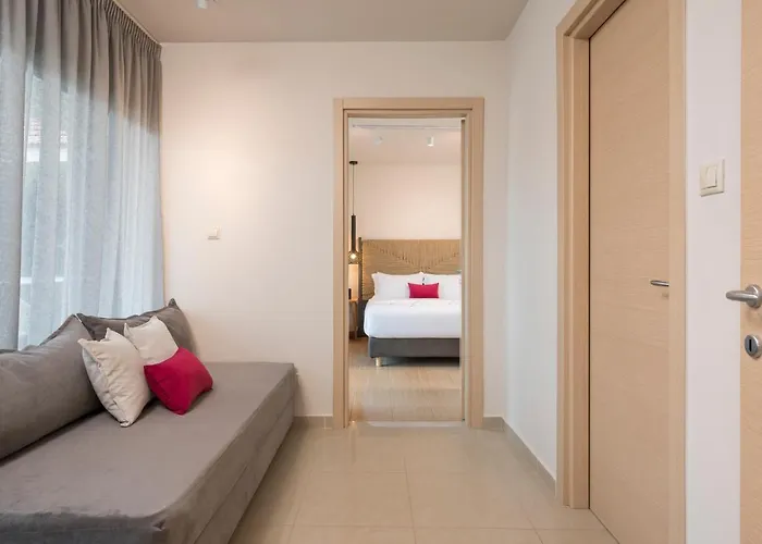 מלון דירות Trianon Luxury &