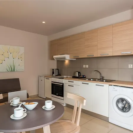 Trianon Luxury & Aparthotel