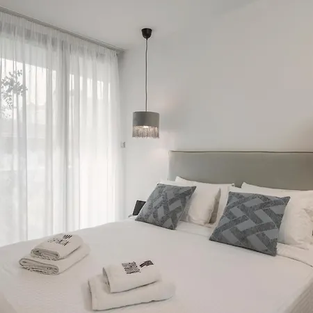 Trianon Luxury & Lejlighedshotel 4*