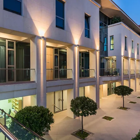 Trianon Luxury Apartments&suites Aparthotel