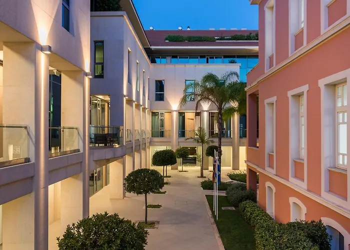 Hotel apartamentowy Trianon Luxury & 4*