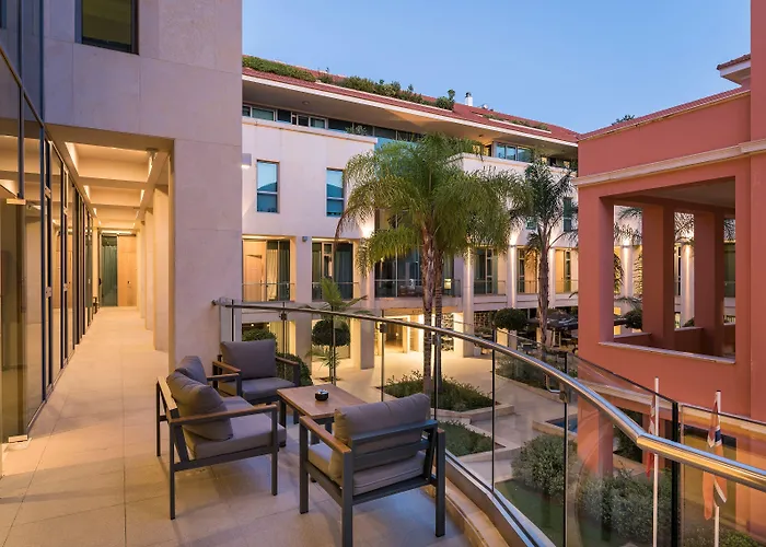 Trianon Luxury & Hotel apartamentowy 4*